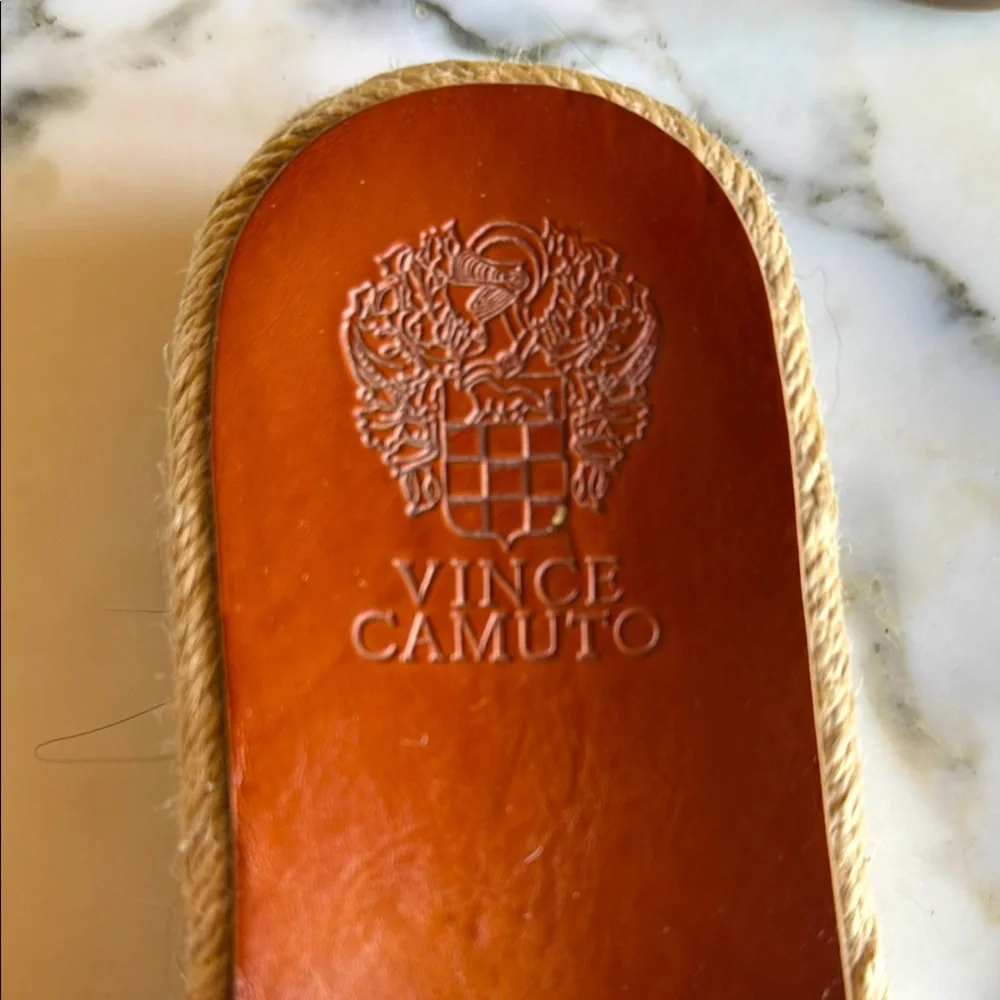 Vince Camuto Red & Tan Espadrille Sandals Women’s size 8.
